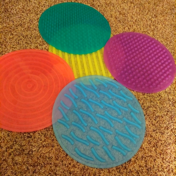 TickiT Silishapes Sensory Circles - Tactile Pads for Calming Sensory Play - Set - Picture 1 of 3